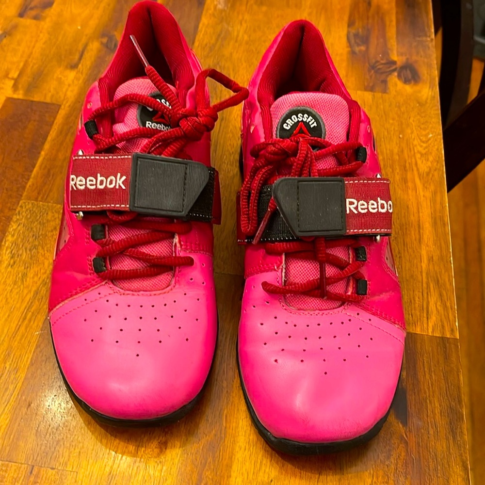 Women’s size 8 pink Lifters